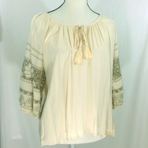 *Chelsae & Violet Cream w/Woven Crocheted Sleeve